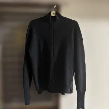 유니클로 U 블랙 니트