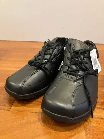 메디컬 워크 블랙 스니커즈