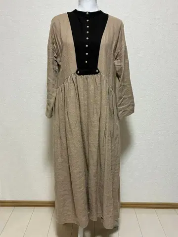 베이지 롱 원피스 버튼 포함