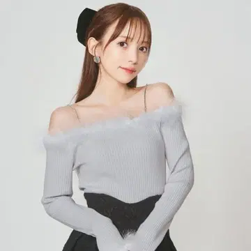 미셸 마카롱 페더 오프숄더 니트탑