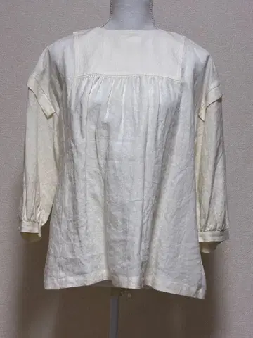 린넨 아이보리 오부 소매 플리츠 셔츠