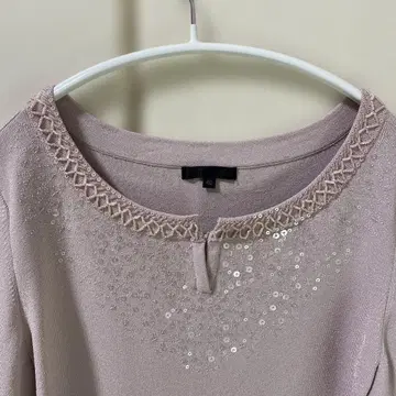 TO BE CHIC 핑크색 긴팔 니트 탈부착 가능 리본 포함 M 사이즈