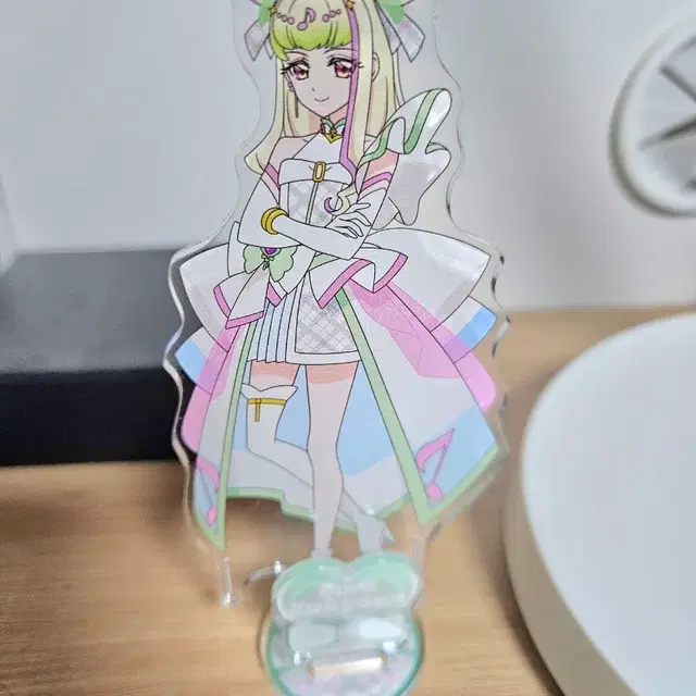 너와 아이돌 프리큐어 큐어 즈큥 아크릴 스탠드 판매합니다.