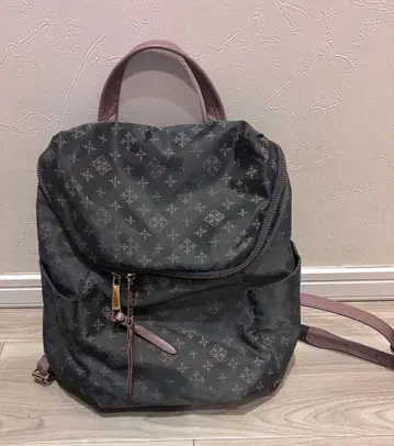 다크 그레이 나일론 백팩