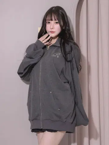 pium 더블 라인 비쥬 프린트 지퍼 맨투맨