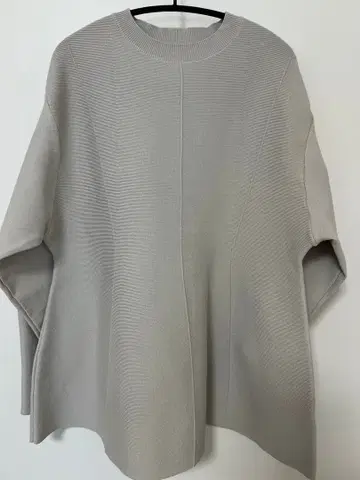 그레이 오버 사이즈 니트 상의