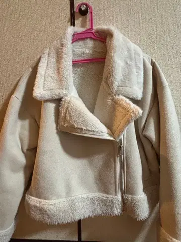 플리스 보아 숏 자켓 크림색