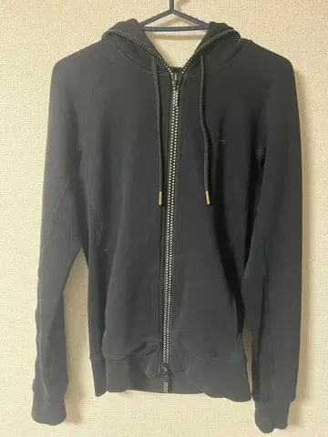 1PIU1UGUALE3 블랙 풀 집업 후드티