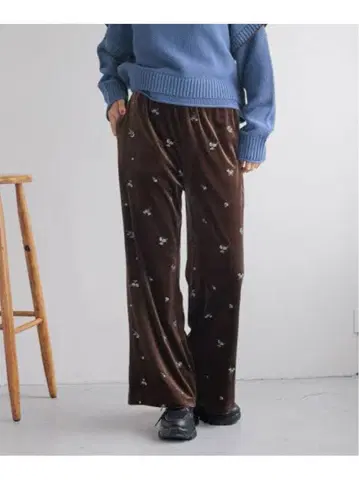 로리즈팜 벨로아 자수 플레어 팬츠