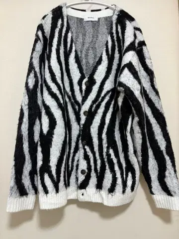 WHIMSIC 제브라 패턴 가디건