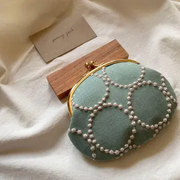 탬버린 라이트 그린 지갑 겸 가마구치 미나 페르호넨