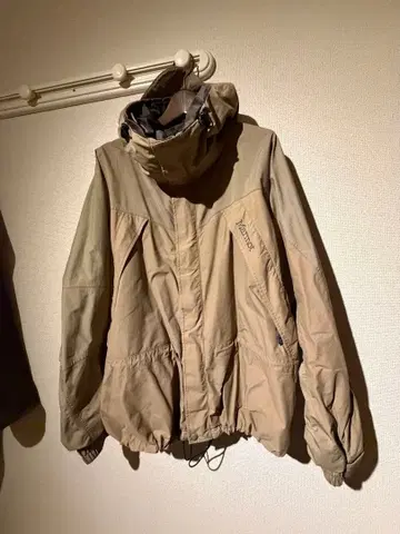 Marmot 마운틴 파카 베이지
