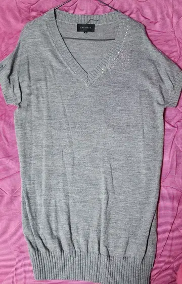 VALENZA 그레이 V넥 슬리브리스 니트