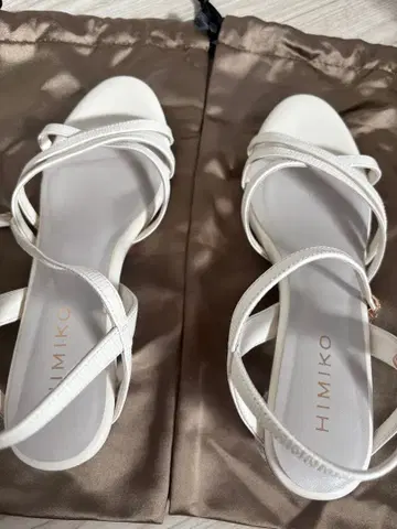 HIMIKO 화이트 스트랩 샌들