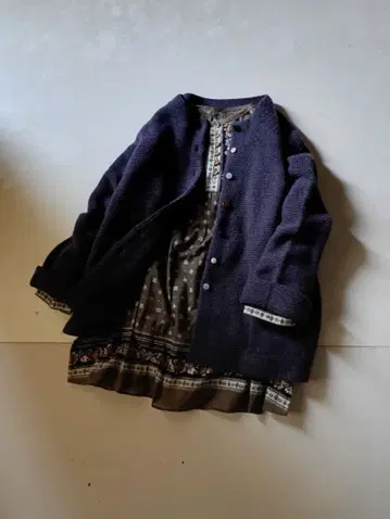 아두이트리스테스 리셰스가더 배색 단추 가디건 퍼플 계열