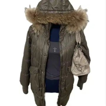 헤이세이 갸루 00s y2k 카키 퍼 다운 광택 그런지