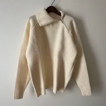 AURALEE 아이보리 리브 니트 스웨터