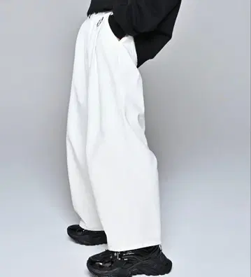 ADRER 화이트 데님 팬츠 L