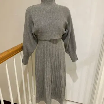 INDEX의 그레이 리브 하이넥 셋업