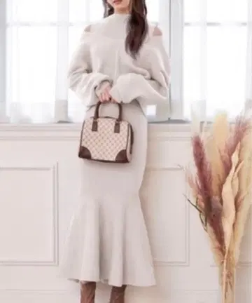 오프숄더 니트 플레어 스커트 미사용에 가까움