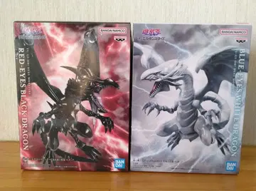 유희왕 붉은 눈의 흑룡 푸른 눈의 백룡 피규어 세트