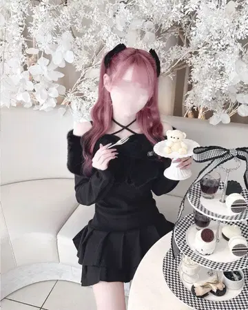 HONEYMYU 빅 리본 크로스 오프숄더 원피스 [ 블랙 ]