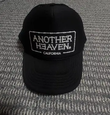 ANOTHER HEAVEN 트래커 캡