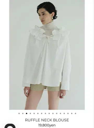 러플 넥 블라우스 화이트 사이즈 1