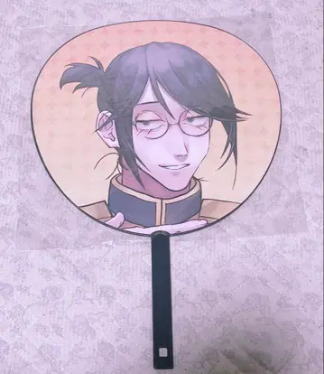 음침한 캐릭터 러브코미디 아이돌 의상 반이 타카토 부채