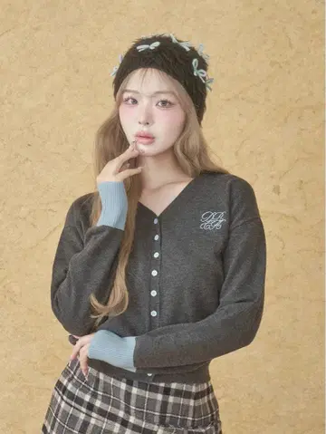 포인트 컬러 니트 가디건