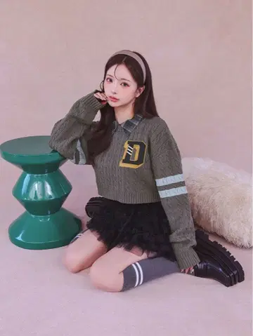 칼리지 와펜 숏 니트탑