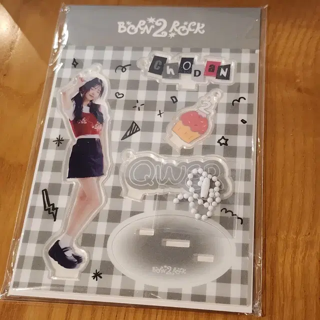 원가 QWER 2주년 팝업 아크릴 스탠드 거치대 키링 쵸단