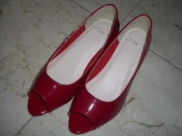 핀 에나멜 오픈토 펌프스 빨간색 샌들