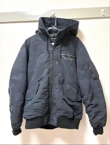 AVIREX 카모 패턴 플라이트 자켓