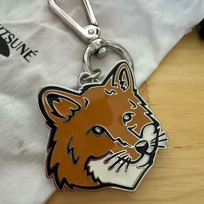 MAISON KITSUNE | 메종키츠네 Maison Kitsuné Fox Head Keyring on