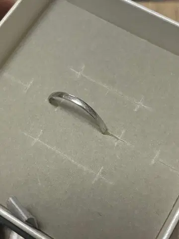 LARA Christie 웨이브 디자인 플라티나 P950 반지