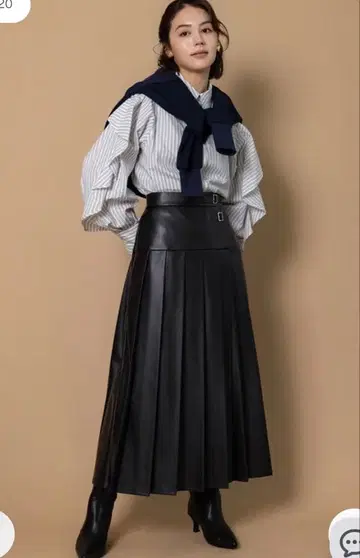 가죽 턱 플리츠 스커트