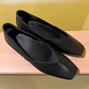 [ 익명 배송 ] RANDA 블랙 스퀘어토 플랫슈즈