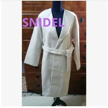 스나이델 아이보리 화이트 벨트 체스터 코트