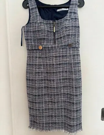 Dea by ROBE de FLEURS 슬리브리스 원피스