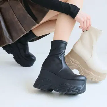 VIVIAN 극강 통굽 볼륨 밑창 스트레치 스니커즈 숏부츠