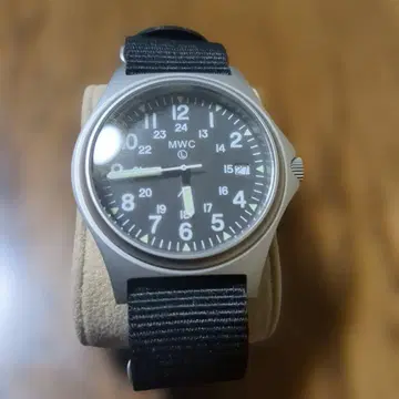 MWC 아날로그 손목시계 블랙