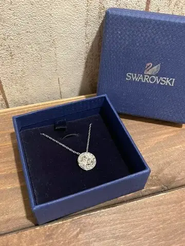 SWAROVSKI 스와로브스키 대형 목걸이
