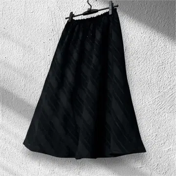 고급 소재 블랙 플레어 롱 스커트 시크 성인 페미닌 한국 스타일 자카드풍