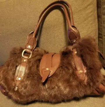 브라운 퍼 가죽 핸드백