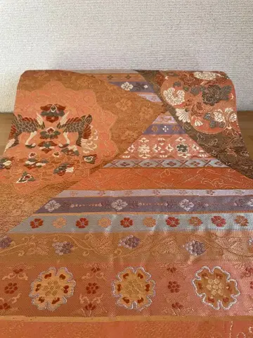 전통적인 오렌지 계열 후쿠로 오비