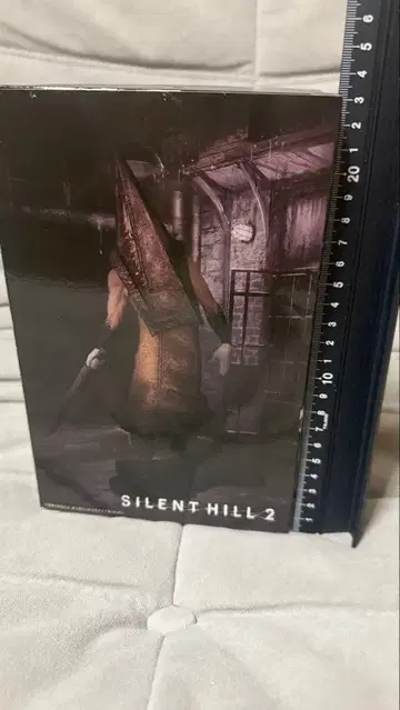 SILENT HILL 2 레드 피라미드 싱 피규어
