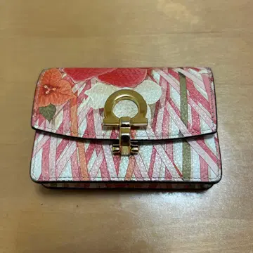 Salvatore Ferragamo 꽃무늬 키케이스