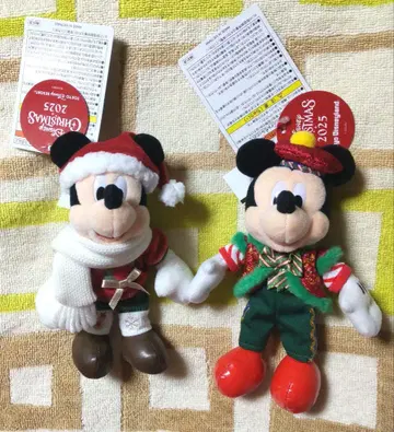 디즈니 크리스마스 2025 인형 배지 2개 세트