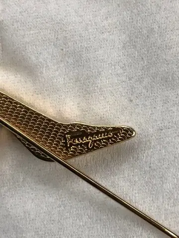 페라가모 골드 힐형 헤어핀